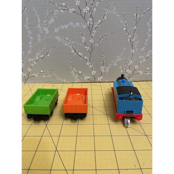 Monkey Palace Thomas And Friends Tank Engine Trackmaster Train w/ Tender ~Works - Picture 3 of 11